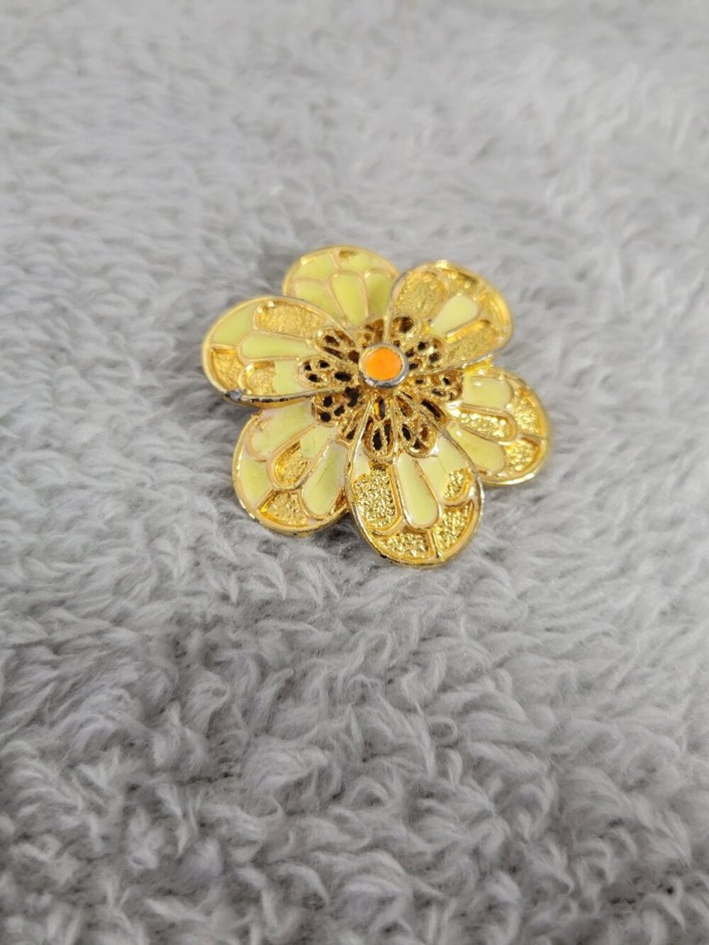 Vintage Style Yellow Enamel Flower Brooch Gold Tone Filigree Floral Pin P8E